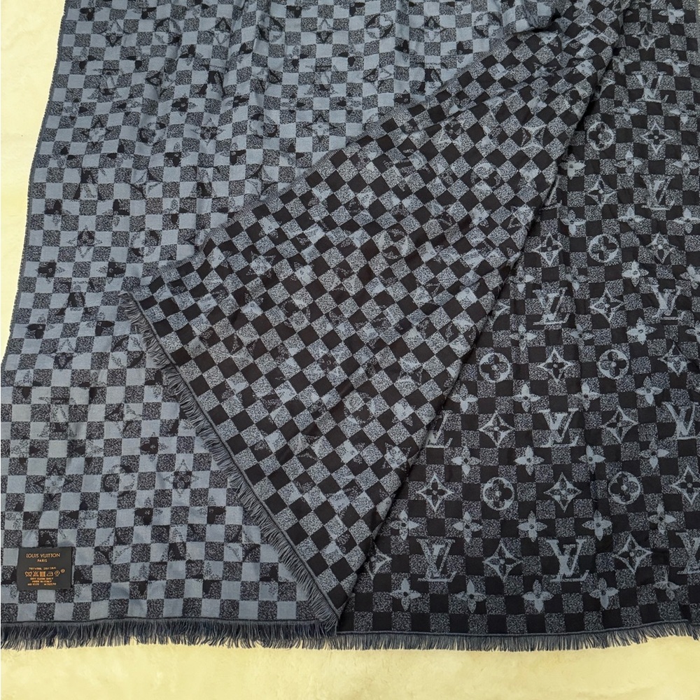 Louis Vuitton Monogram Scarf - Picture 5 of 5